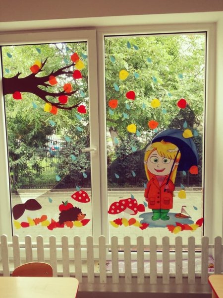 Украшение окон осенью в детском саду