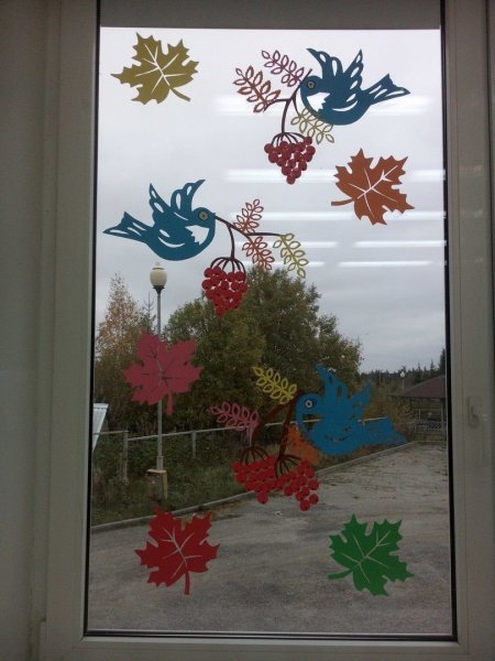 Украшаем окна осенью в детском саду