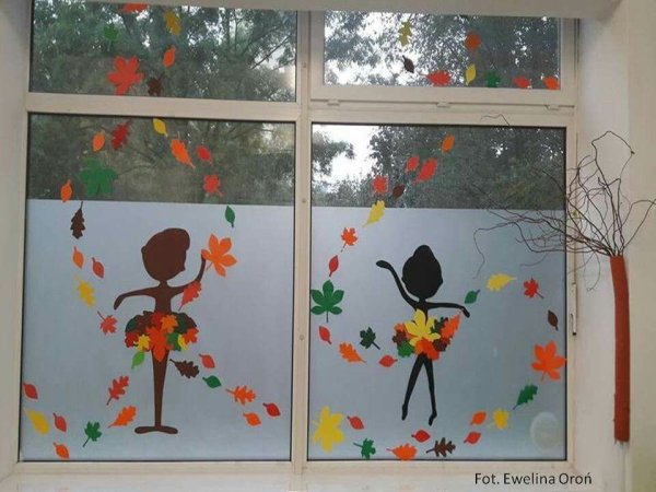 Осеннее украшение окон в детском саду