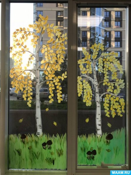 Березки осенние на окнах в ДОУ