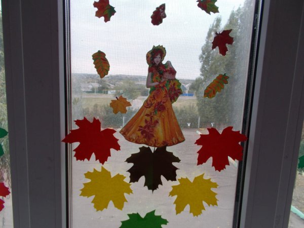 Осеннее украшение окон в ДОУ