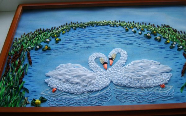 Поделка лебедь на пруду