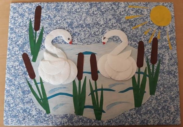 Поделка лебедь на пруду