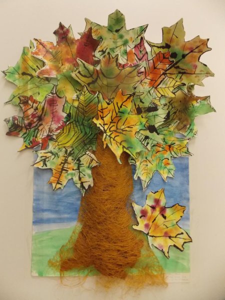 Осенняя поделка дерево из листьев