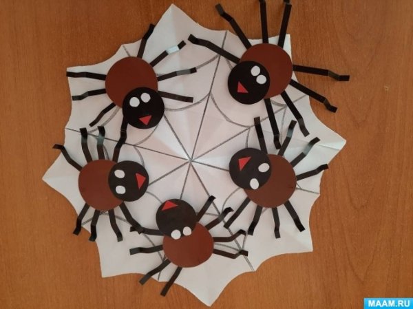 Аппликация паучок на паутине