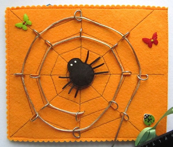 Паучок из фетра для книжки