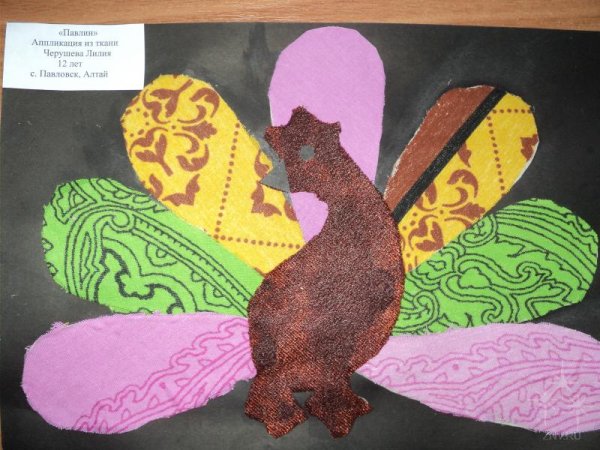 Аппликация из ткани на картоне