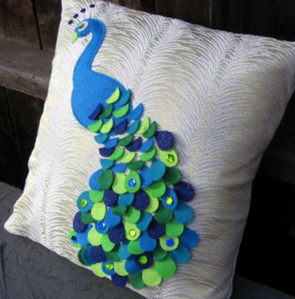 Павлин из ткани