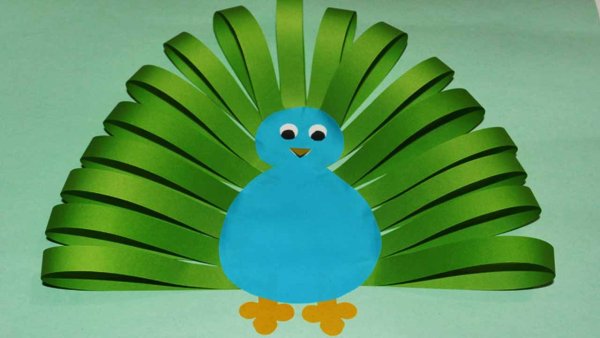 Павлин из цветной бумаги