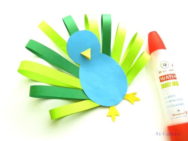 Павлин из полосок