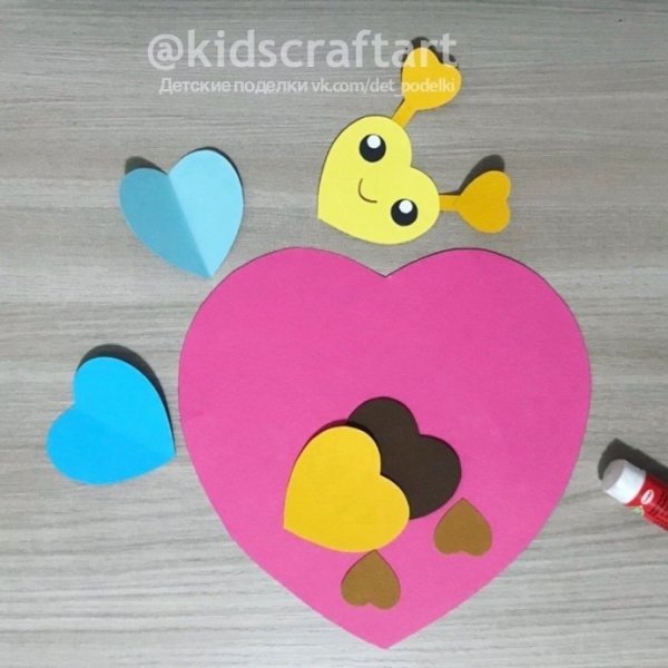 Пчела из сердечек аппликация