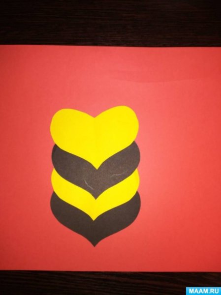Аппликация из цветной бумаги сердечко