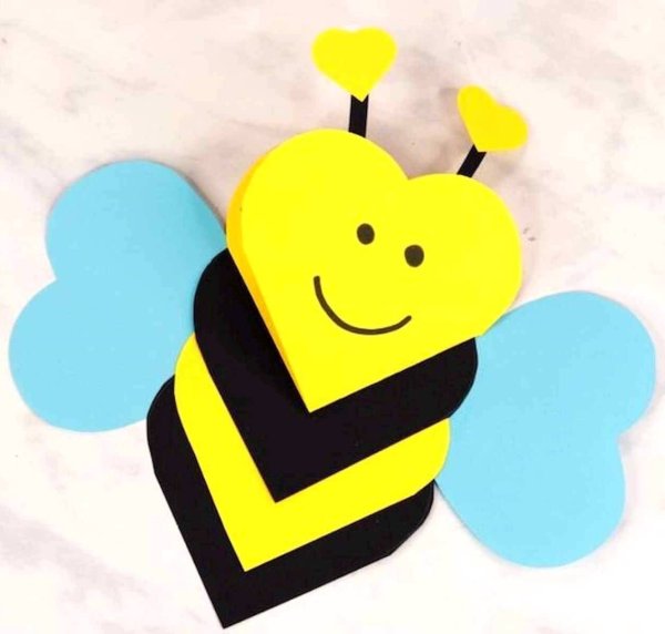 Пчёлка из сердечек поделка