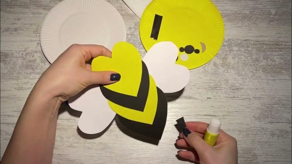 Пчелка из сердечек аппликация