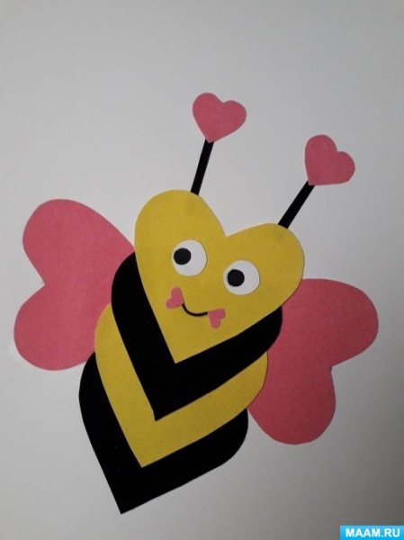 Пчела из сердечек
