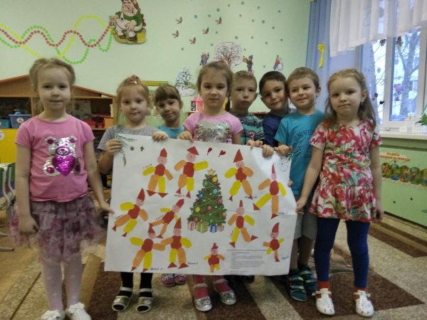 Аппликация в подготовительной группе петрушка на елке