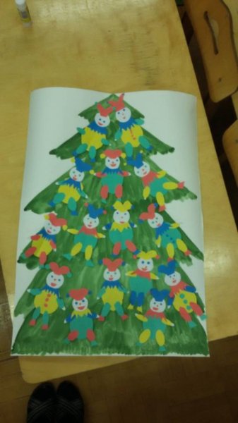 Аппликация петрушка на елке