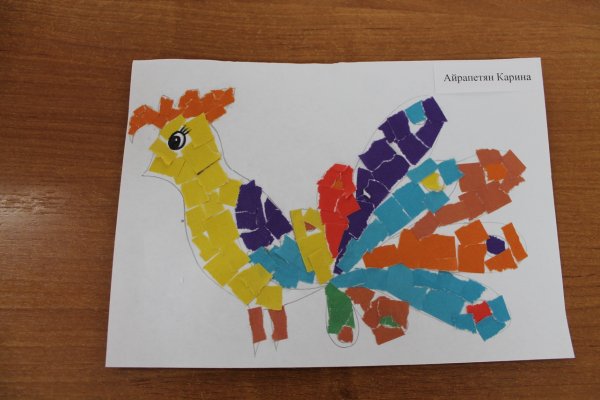 Обрывная аппликация попугай