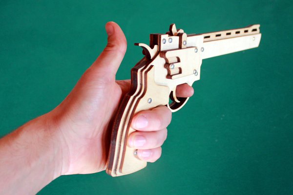 Деревянный пистолет резинкострел