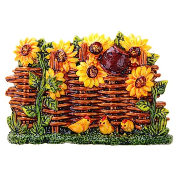 Плетеный забор с горшками