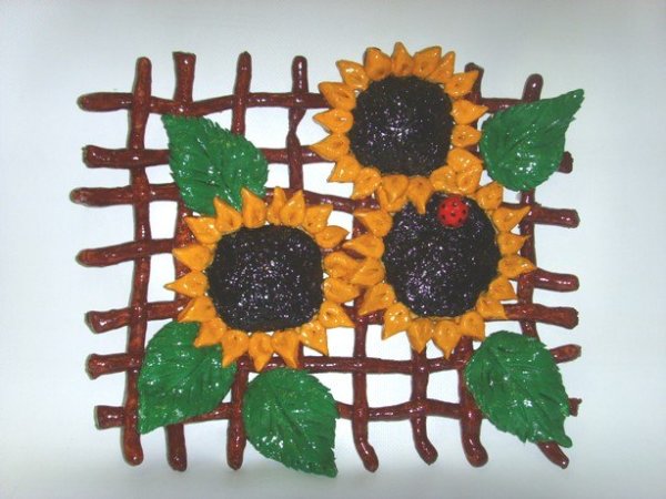 Плетень с подсолнухами лепка