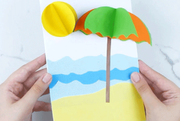 Пляж из цветной бумаги