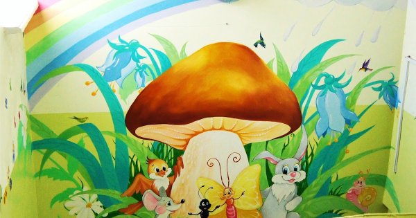 Герои сказки Сутеева под грибом