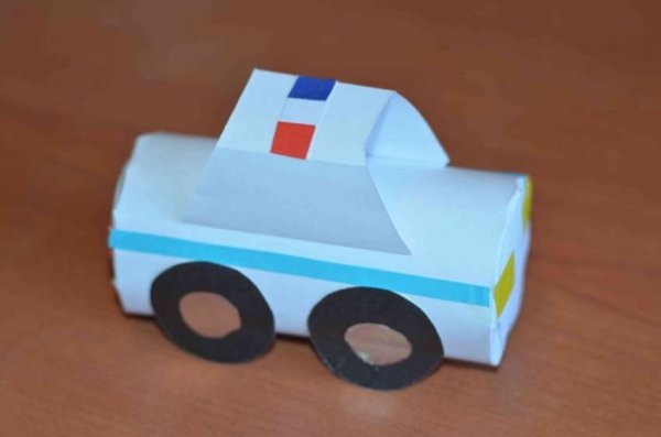 Машинка из цветного картона