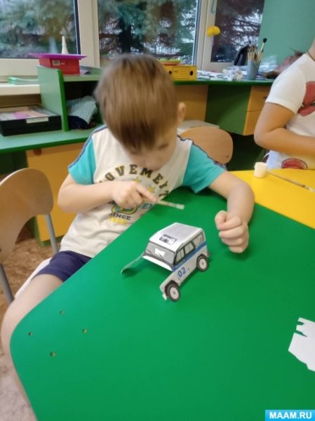 Конструирование из бумаги полицейский