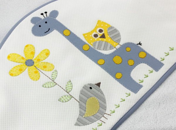 Полотенце-аппликация из ткани с аппликацией