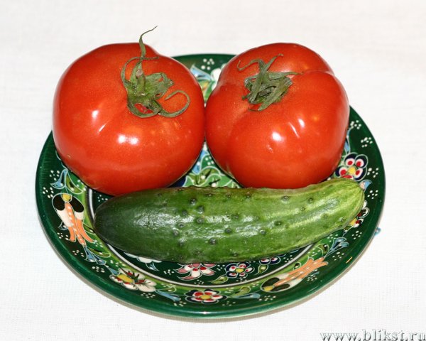 Огурцу и помидоры н атрелке