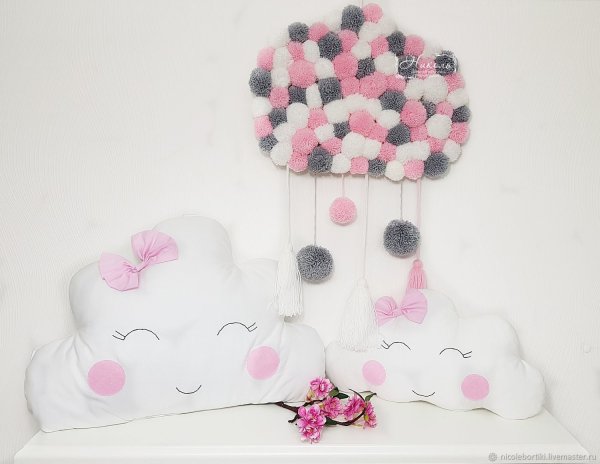 Декор из помпонов