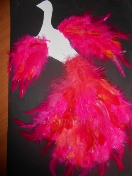 Аппликация из перьев