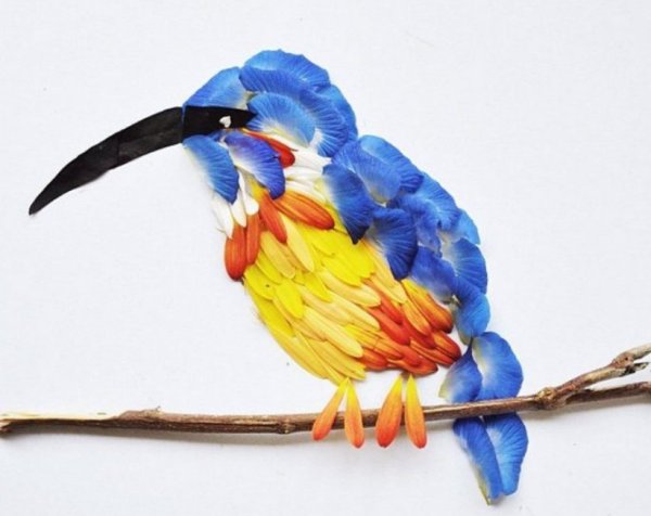 Аппликация из перьев