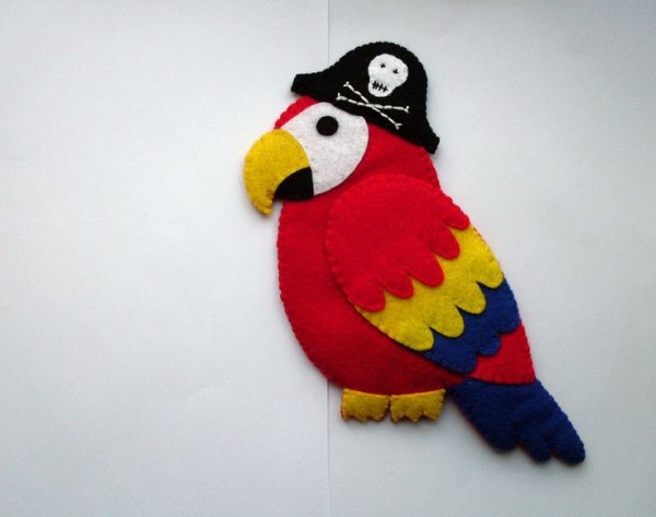 Попугай из фетра