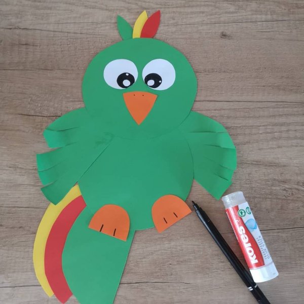 Поделка попугай