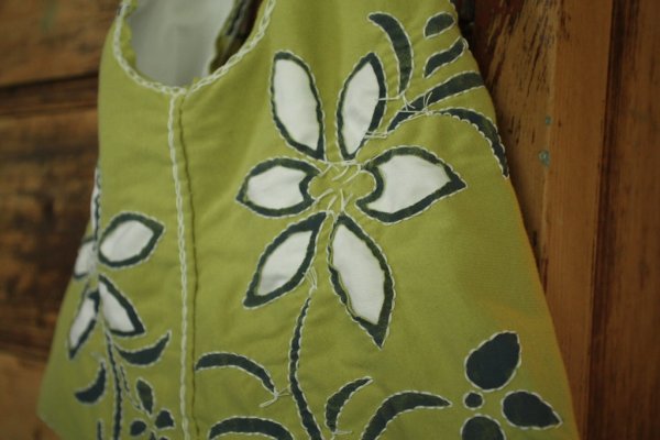 Прорезная аппликация на одежде