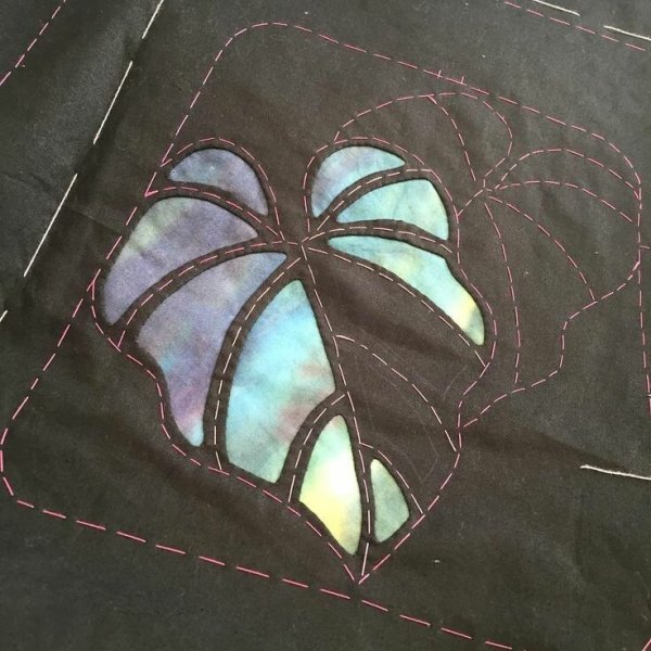 Обратная прорезная аппликация из ткани