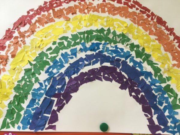 Радугаиз кусочков бумагм