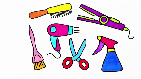 Ребенок с ножницами и расческой