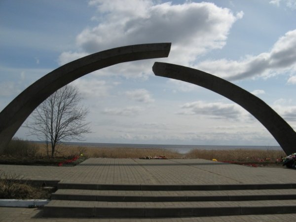 Разорванное кольцо блокады памятник