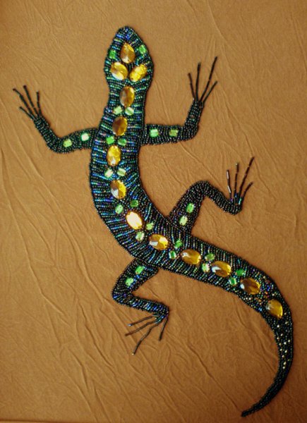 Брошь из бисера ящерка
