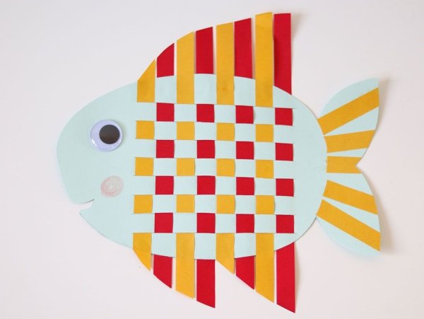 Плетеная рыба из бумажных полосок