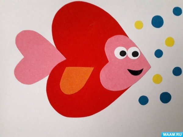 Аппликация из бумаги рыбка из сердечек