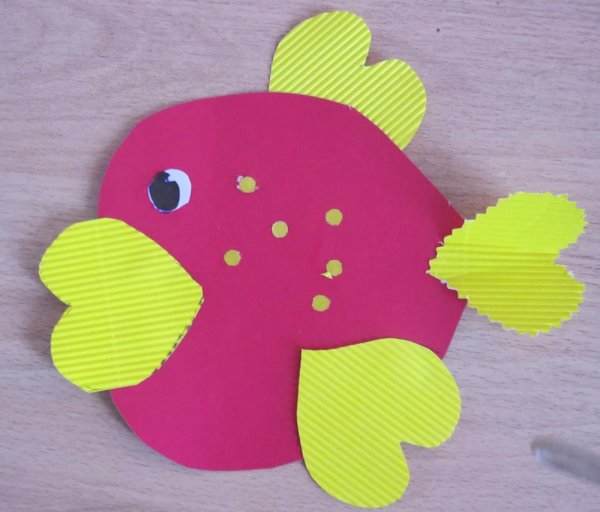 Рыбка из сердечек аппликация