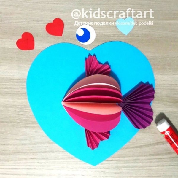 Рыбка из сердечек поделка