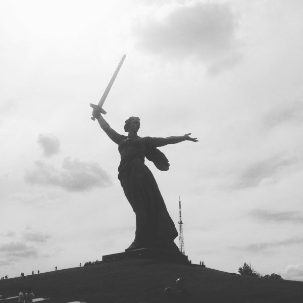 Родина мать зовет