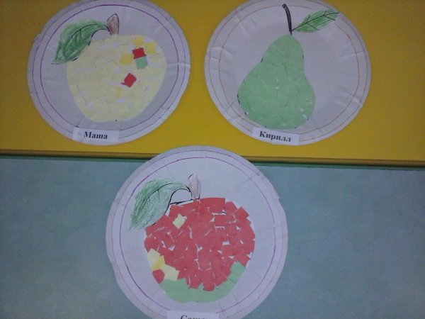 Обрывная аппликация яблоко