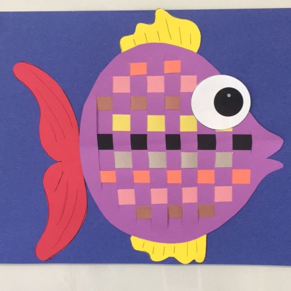 Рыбка из цветной бумаги
