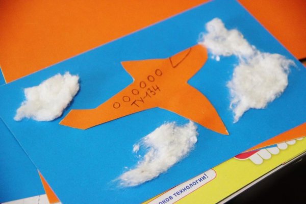 Поделка на 23 февраля в детский самолет